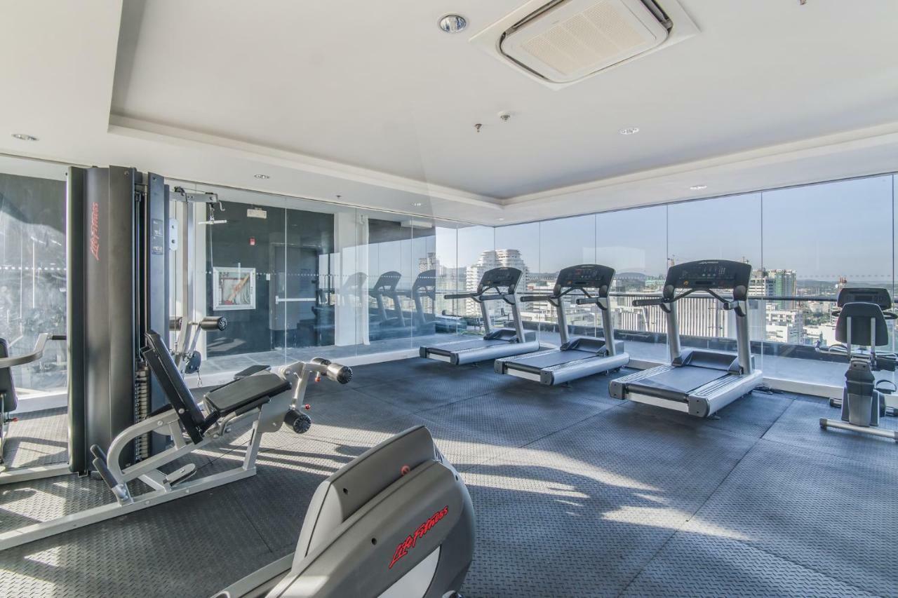 Free Netflix Condo Near It Park With 32-Inch Samsung Hdtv Cebu Eksteriør billede
